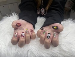 ハンド ライトコース (60分 アート、ストーン、シールつけ放題) ユニバ仕様デザイン！ パーツもシールもお持ち込みです|Nail Salon Linda