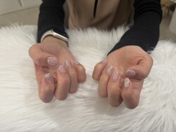 ハンド 定額デザイン 「ナチュラルなピンクにポイントでシルバーラメを！！」|Nail Salon Linda
