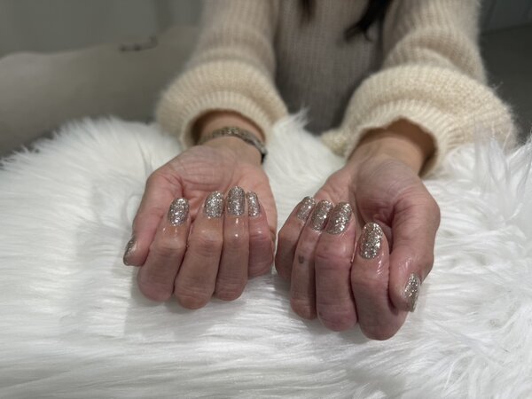 「ハンド　ラメ・ワンカラー」ラメザクザクワンカラー！ 一色で華やかなお手元に！|Nail Salon Linda