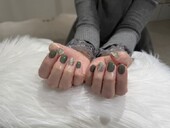 「ハンド　定額デザイン」グリーンとホワイトのニュアンスネイル！|Nail Salon Linda