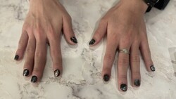 ハンド ミドルコース (90分 アート、ストーン、シールつけ放題)グリーン×ブラック×ホワイトのマーブルでカッコよく！|Nail Salon Linda