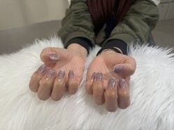 「ハンド フレンチワンカラー」ワンカラーに先端シルバーラメのフレンチを！|Nail Salon Linda