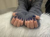 「ハンド ワンカラー」ネイビーに薬指のストーンがポイント！|Nail Salon Linda