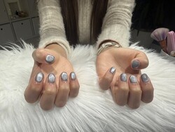 「ハンド マグネットワンカラー」淡いブルーマグネット落ち着いていて可愛いー|Nail Salon Linda