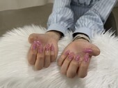 「ハンド ライトコース」(60分 アート、ストーン、シールつけ放題) ピンクのフラッシュカラーにリボンのパーツを！！|Nail Salon Linda