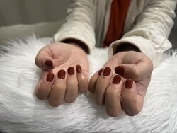 「ハンド ワンカラー」レッドブラウンワンカラーシンプルで可愛い！|Nail Salon Linda