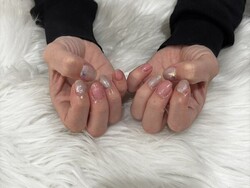 「ハンド 定額デザイン」ラメにホロのアクセントでとっても可愛いです^ ^|Nail Salon Linda