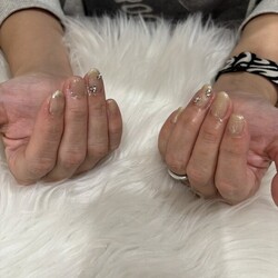 「ハンド 定額デザイン」ラメにキラキラパーツで華やかになりました！|Nail Salon Linda