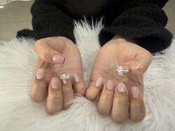 「ハンド 定額デザイン」ベージュカラーにネイビーの先端フレンチが可愛い！|Nail Salon Linda