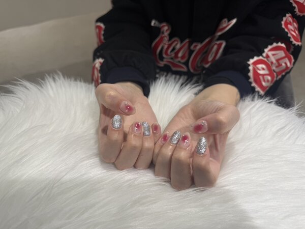 「ハンド 定額デザイン」周りと被らない濃いめのチークネイルデザイン！|Nail Salon Linda