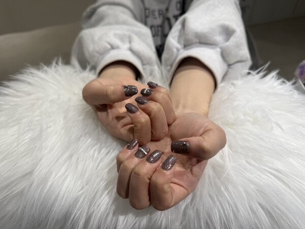 「ハンド ライトコース」 (60分 アート、ストーン、シールつけ放題） 唯一無二調合カラーの仕上がりです！|Nail Salon Linda
