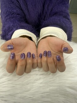 「ハンド ミドルコース」 (90分 アート、ストーン、シールつけ放題) 男性ネイルです！パープルラメがザクザクで可愛い！|Nail Salon Linda