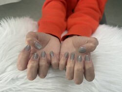 「ハンド マグネットワンカラー」マグネットの繊細なラメがかわいい！|Nail Salon Linda