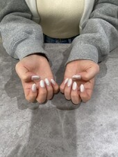 「ハンド ワンカラー」 パール感を出したイメージをご希望でしたので、ホワイトパールになるようなカラーを選びました！|Nail Salon Linda