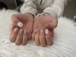 「ハンド ミドルコース」 (90分 アート、ストーン、シールつけ放題） ピンクのチューリップが可愛い春デザインです！|Nail Salon Linda