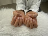 「ハンド ミドルコース」 (90分 アート、ストーン、シールつけ放題） ホワイトづくしパールデザインです！|Nail Salon Linda
