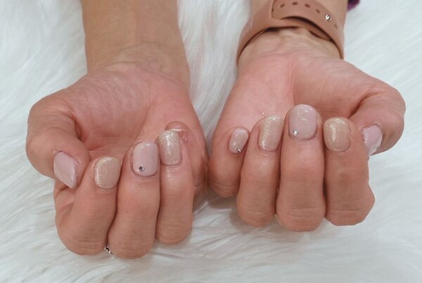 「ハンド 定額デザイン」定額デザインをカラーチェンジで上品なイメージに！|Nail Salon Linda