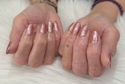 「ハンド ラメ・ワンカラー」ピンク ザクザクラメがポイント！|Nail Salon Linda