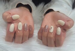 「ハンド 定額デザイン」春らしくお花とラメデザインです！|Nail Salon Linda