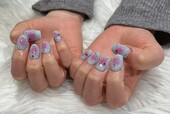 「ハンド ライトコース」 (60分 アート、ストーン、シールつけ放題）水色ベースにピンクのチークがかわいい♡|Nail Salon Linda
