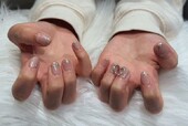 「ハンド ライトコース」 (60分 アート、ストーン、シールつけ放題) ナチュラルだけどハートのチェーンで可愛いく！|Nail Salon Linda