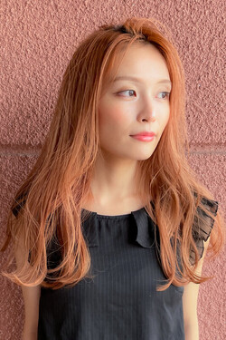 ツヤ感たっぷりのロングヘア