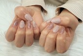 「ハンド 定額デザイン」 くすみピンクとラメの色味をあわせたデザインに！|Nail Salon Linda