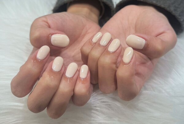 「ハンド 定額デザイン」ホワイトヌードワンカラーで上品に！|Nail Salon Linda