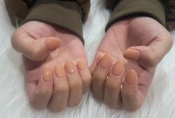 「ハンド ワンカラー」オレンジベージュワンカラーでシンプル！|Nail Salon Linda