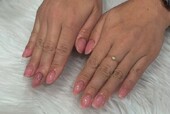 「ハンド ラメ・ワンカラー」ピンクの控えめラメで華やかな印象です！|Nail Salon Linda