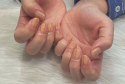 「ハンド ライトコース 」60分 アート、ストーン、シールつけ放題 ワンカラーにオレンジの縦ラインがおしゃれです^ ^|Nail Salon Linda