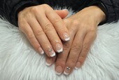 「ハンド フレンチワンカラー」フレンチカラーにストーンパーツを添えて！|Nail Salon Linda