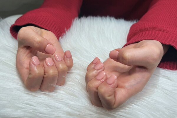 「ハンド ワンカラー」 春のこの時期にぴったりコーラルピンク！！|Nail Salon Linda