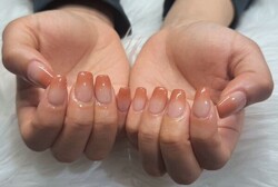 「ハンド グラデーション」 オレンジグラデシンプルかつお手元も綺麗に！|Nail Salon Linda