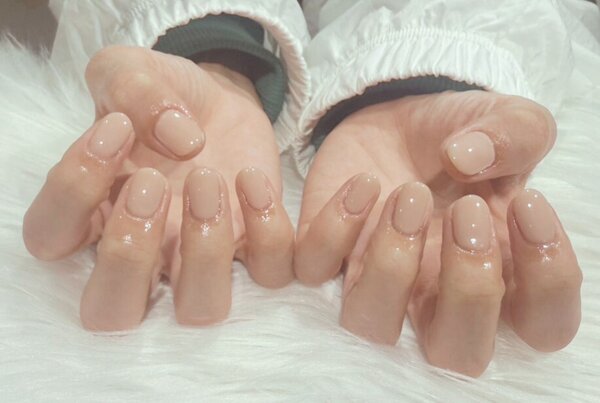 「ハンド ワンカラー」 スキンカラーで厳しい職場にもぴったり！|Nail Salon Linda