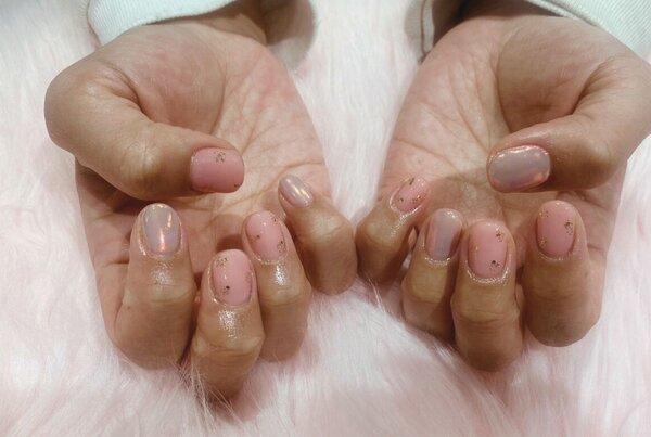 「ハンド ミドルコース (90分」アート、ストーン、シールつけ放題） 春らしいカラーとオーロラネイルで可愛らしいネイルに|Nail Salon Linda