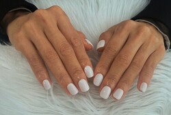 「ハンド ワンカラー」 ホワイトピンクワンカラーでお爪を綺麗に！|Nail Salon Linda