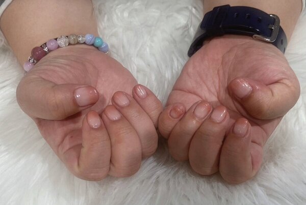 「ハンド グラデーション」 深さを浅めにしたグラデーション！ 幅はお好みで調整いたします！|Nail Salon Linda