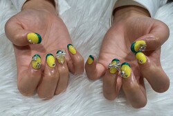 「ハンド ミドルコース」(90分 アート、ストーン、シールつけ放題） 推しと同じカラー&amp;パーツ沢山でゴージャスなネイルに