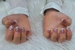 「ハンド ミドルコース」(90分 アート、ストーン、シールつけ放題） 手書きハート×フレンチネイルで可愛らしさと綺麗さの