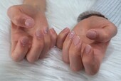 「ハンド 定額デザイン」ちゅるんピンクとオーロラホロがかわいい！|Nail Salon Linda