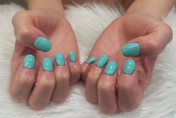 「ハンド ワンカラー」春は明るめカラーの時期！ブルーで先取り！|Nail Salon Linda
