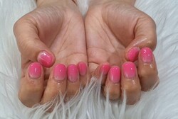 「ハンド グラデーション」ネオンピンクで深めグラデーション！ 暖かい季節がイメージできるピンクで可愛らしくなります！