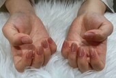 「ハンド ワンカラー」 細かめのラメで上品なキラキラ感を楽しむことができます！|Nail Salon Linda
