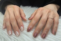 「ハンド ライトコース」(60分 アート、ストーン、シールつけ放題） アシメデザインでいつもとは違う雰囲気に！！|Nail Salon Linda