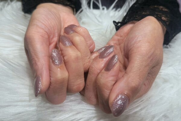 「ハンド ラメ・ワンカラー」落ち着いた繊細なラメで上品なお仕上がりに！|Nail Salon Linda