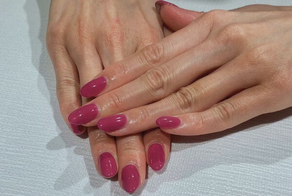 「ハンド ワンカラー」カラーを混ぜてお客様の理想の色味でワンカラー！ お写真などイメージがあれば近づけることができます！|Nail Salon Linda