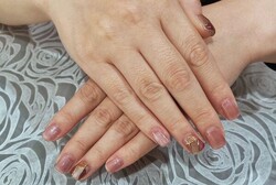 「ハンド ライトコース」 (60分 アート、ストーン、シールつけ放題） マグネットを使った可愛らしいデザインです！