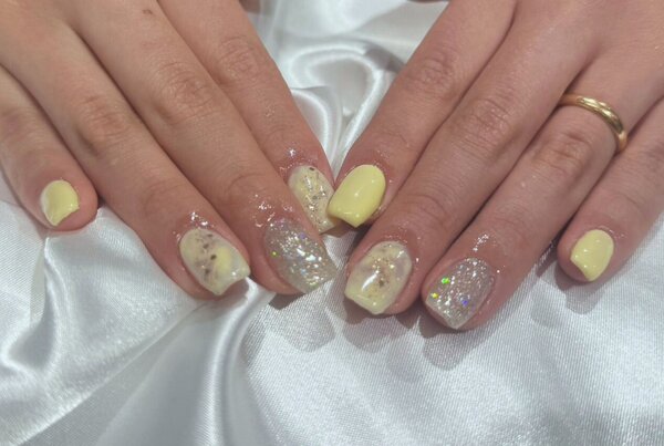 「ハンド 定額デザイン」春らしく、イエローのパステルカラーデザインです！|Nail Salon Linda