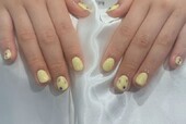 「ハンド 定額デザイン」春らしくパステルイエローにカラフルなストーンをのせて！|Nail Salon Linda